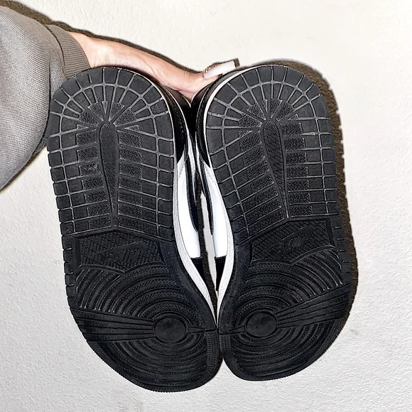 Nike Air Jordan 1 Retro High - Picture 6 of 6